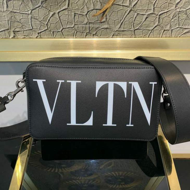 Picture of Valentino Handbags _SKUfw184633402fw